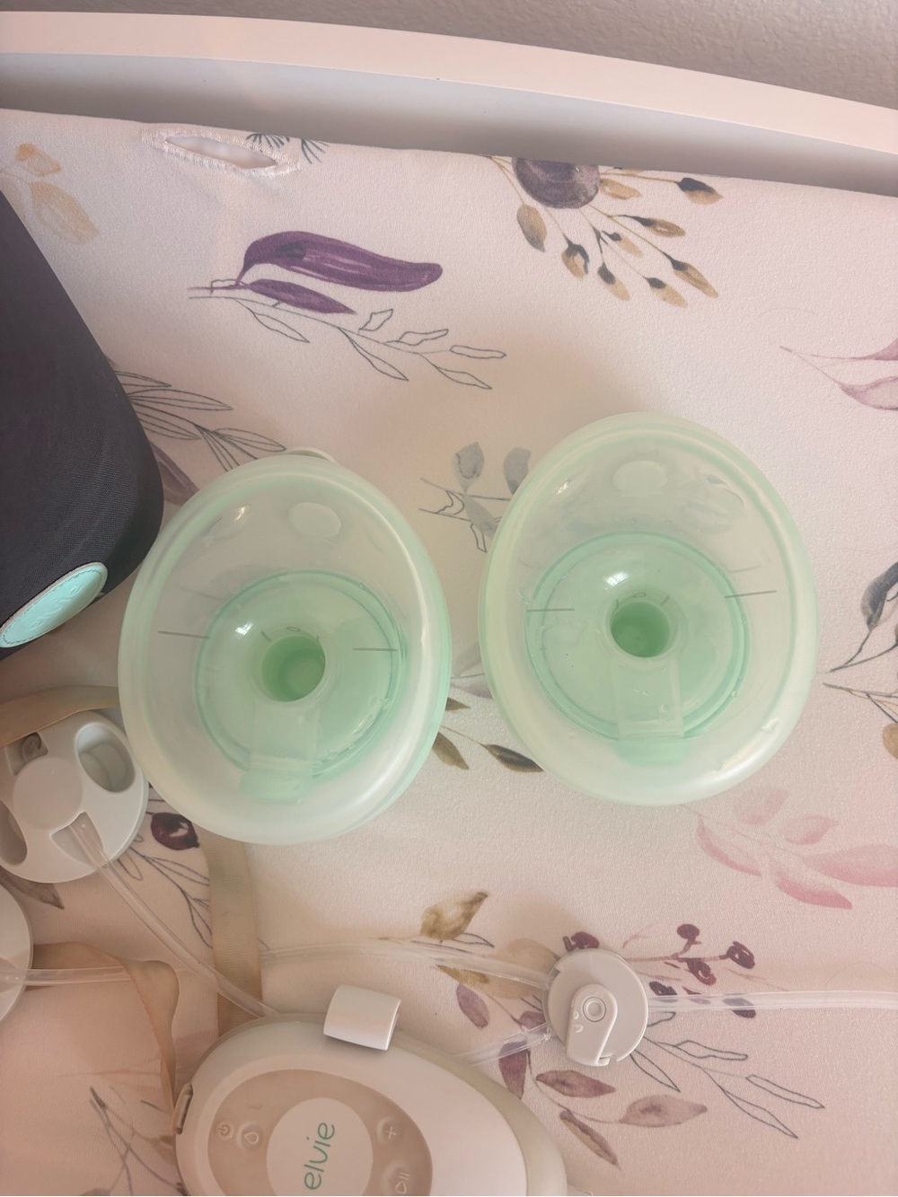 Elvie Double Electric Breast Pump Set in Gray & Mint - Picture 3 of 8